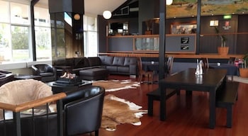 Horizons 216 - Lake Jindabyne Waterfront - Brisbane Tourism 0