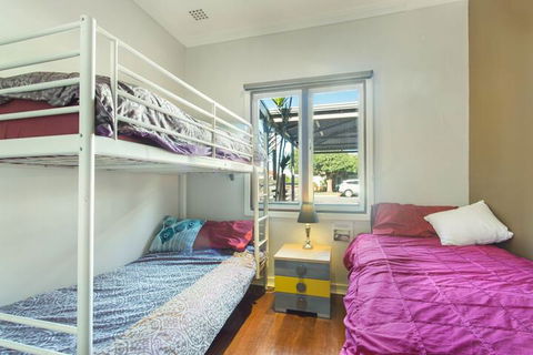 The Cloverdale - Brisbane 4u 1