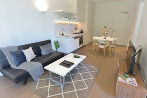 Spacious Cosy Bedroom Suite + Large Balcony - Tourism Brisbane 0