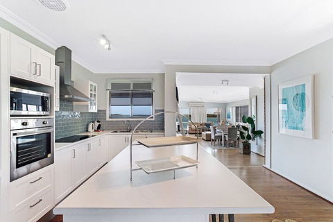 Waterfront At Sunset Boulevard Soldiers Point - Tourism Brisbane 3