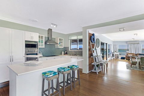 Waterfront At Sunset Boulevard Soldiers Point - Tourism Brisbane 2