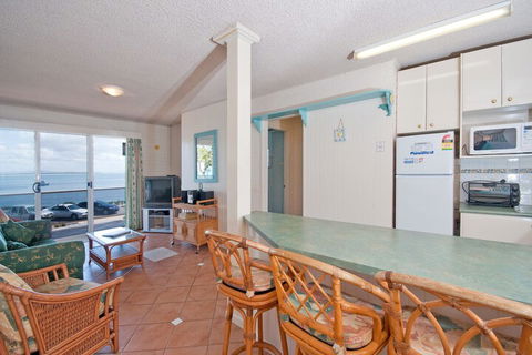 Shoal Bay Road Castaways Unit 04 17 - Tourism Brisbane 3