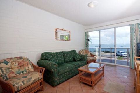 Shoal Bay Road Castaways Unit 04 17 - Tourism Brisbane 0