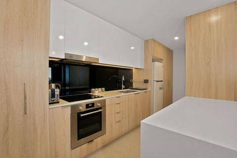 Stylish Resort Living In CBD - Tourism Brisbane 6