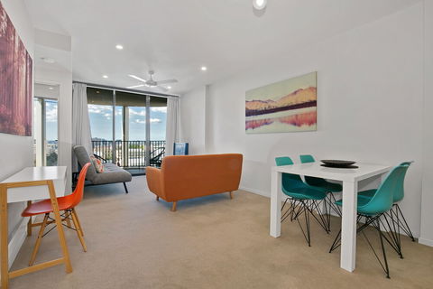 Stylish Resort Living In CBD - Tourism Brisbane 4