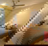 Ming Apartments 1 1 / 236 Marine Parade - Tourism Brisbane