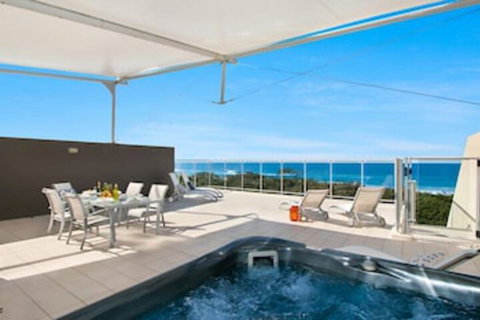 LUXURY BALE PENTHOUSE & JACUZZI SPA 1328 NORTH CULTURE - Brisbane Tourism 0