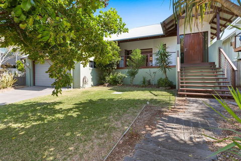 Hidden Escape On Casuarina Beech - Tourism Brisbane 4