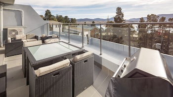 Summit 9 - Modern And Stylish Newly Renovated Apartment - Brisbane Tourism 4