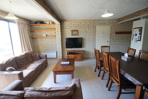 Central Park 4 - Centre Of Jindabyne - Brisbane Tourism 1