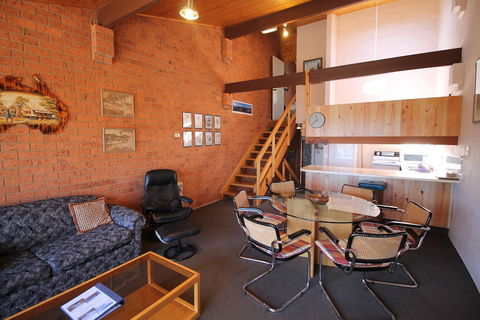Snowbird 1 - Jindabyne Townhouse - Brisbane Tourism 1