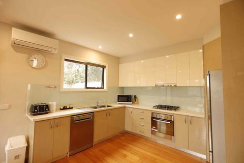 Apollo Bay Seal Apartments - Tourism Brisbane 2