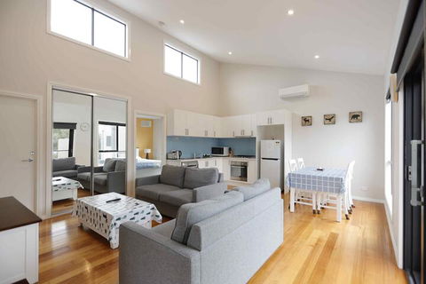 Apollo Bay Seal Apartments - Tourism Brisbane 3