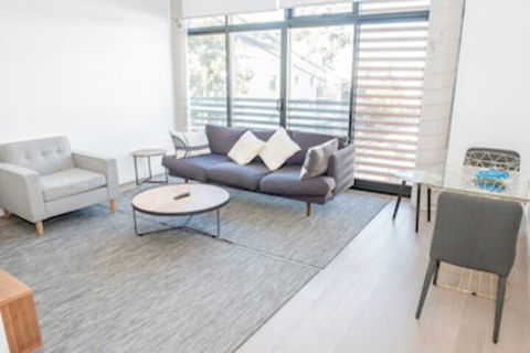 Super Cool Newtown Pad H393 - Tourism Brisbane 0