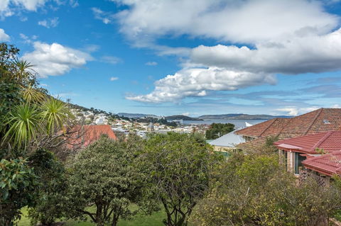 Serpentine Rose - Tourism Brisbane 1