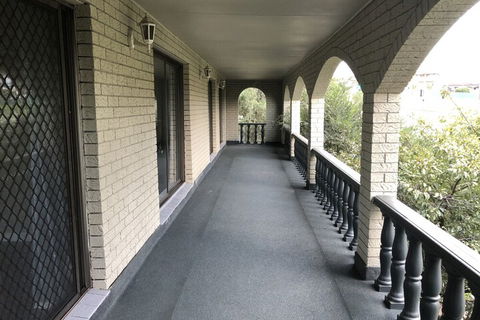 Warrawong Holiday Big Home - Tourism Brisbane 3