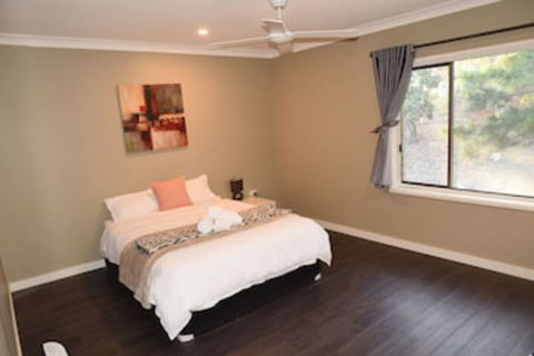 Warrawong Holiday Big Home - Tourism Brisbane 0