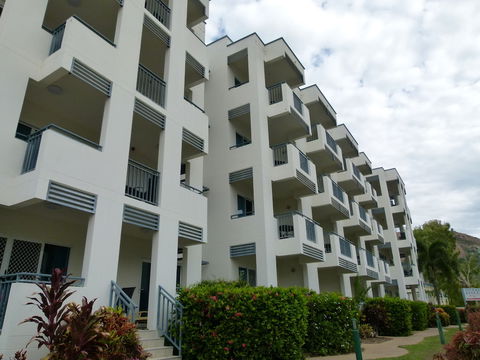 Madison Ocean Breeze - Tourism Brisbane 0