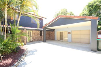 Sandy Feet At Hat Head - Tourism Brisbane 0