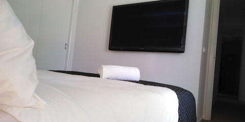 Lakeside Retreat & Business - Tourism Brisbane 5