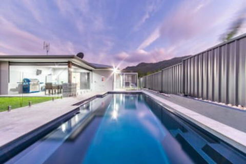 Whitsunday Sands - Cannon Valley - Tourism Brisbane 0