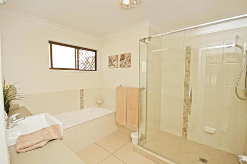 22 Sorrento Avenue Coolum Beach Linen Supplied PET FRIENDLY 500 BOND - Tourism Brisbane 1