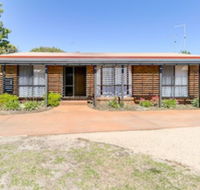 Lowes on the Lakes - Tourism Brisbane
