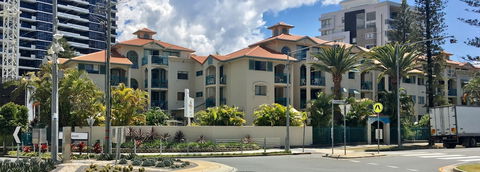Broadbeach Private Apt With CHA - Tourism Brisbane 1