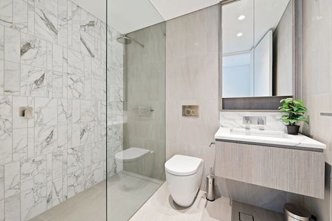 Ultra Modern Brand New CBD View - Brisbane Tourism 4