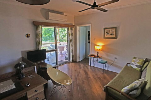 Silver Sands - A Unique Retro Beauty - Tourism Brisbane 3