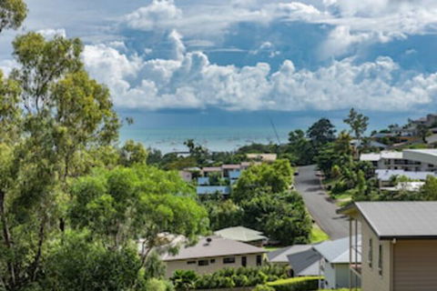 Austinmer - Cannonvale - Tourism Brisbane 0