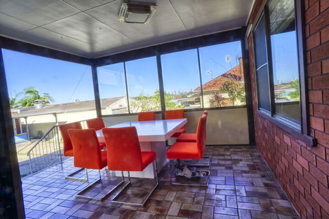 Wollongong Train Station Holiday House - Tourism Brisbane 1