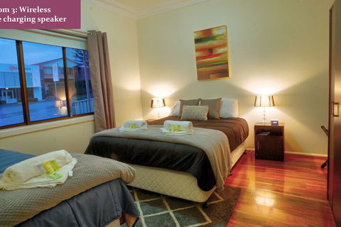 Wollongong Train Station Holiday House - Tourism Brisbane 6