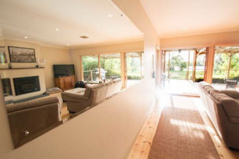 River Retreat At Monteith - Tourism Brisbane 0