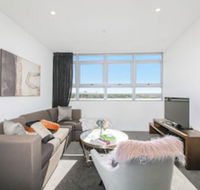 1 Bedroom Modern Apartment in Chatswood - Brisbane Tourism