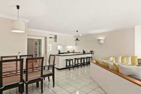 Poolside Apt. In Alamanda Beachfront Resort (62) - Tourism Brisbane 7