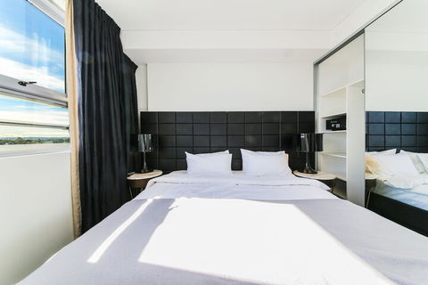 2 Bedroom Modern Apartment In Chatswood - Brisbane Tourism 4