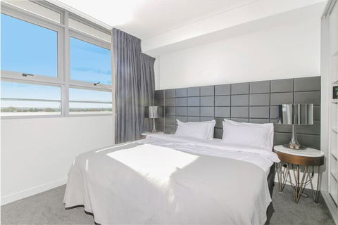 2 Bedroom Modern Apartment In Chatswood - Brisbane Tourism 3