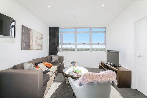 2 Bedroom Modern Apartment In Chatswood - Brisbane Tourism 7