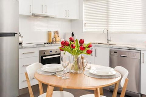 Understated Elegance Affordable Luxury - Brisbane Tourism 0