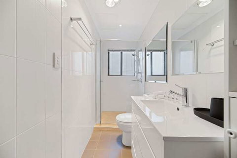 HomeHotel 4 Bedroom & Homeoffice With Nice Pool - Brisbane Tourism 5