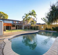HomeHotel 4 Bedroom  Homeoffice with Nice Pool - Tourism Brisbane