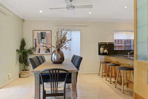 HomeHotel 4 Bedroom & Homeoffice With Nice Pool - Brisbane Tourism 7