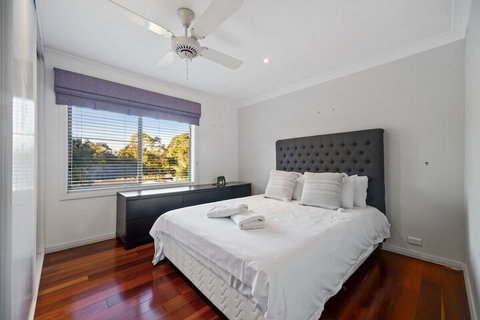 HomeHotel 4 Bedroom & Homeoffice With Nice Pool - Brisbane Tourism 4