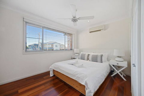 HomeHotel 4 Bedroom & Homeoffice With Nice Pool - Brisbane Tourism 1