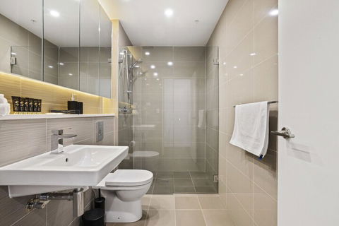 HomeHotel Waterside Luxury & New Residences - Tourism Brisbane 4