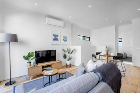 89 Fancy Doncaster Home - Tourism Brisbane 0