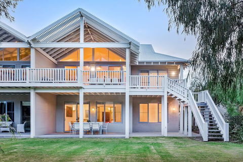 Beachfront House - Tourism Brisbane 2