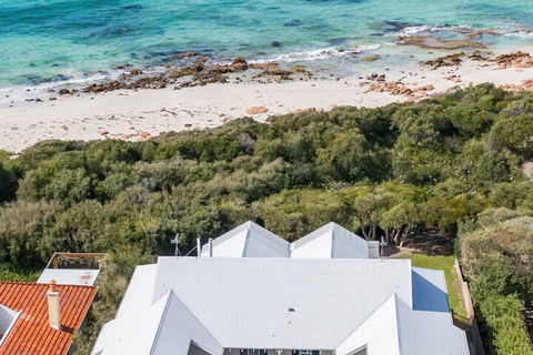 Beachfront House - Tourism Brisbane 6