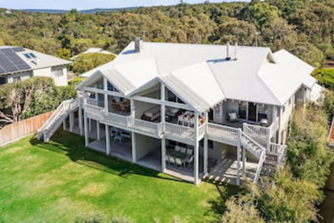 Beachfront House - Tourism Brisbane 0